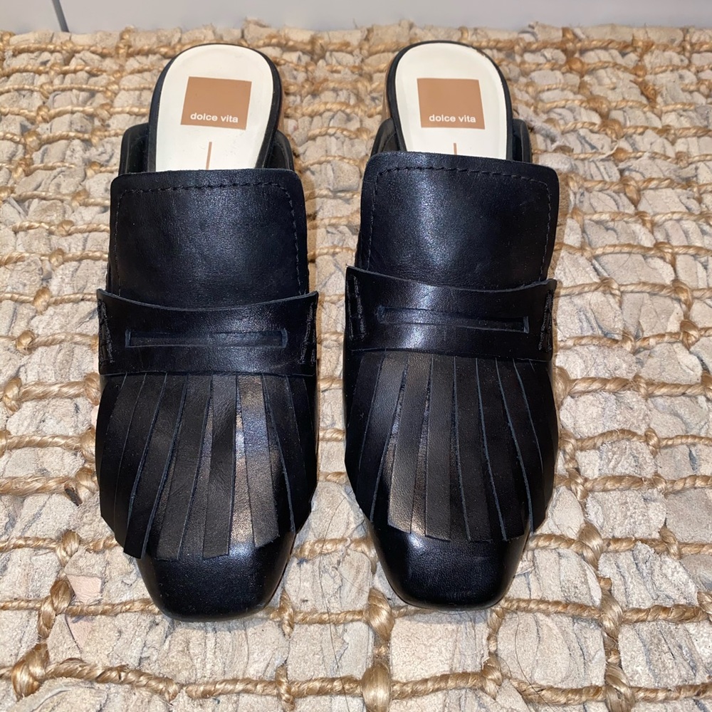 Dolce Vita black leather fringe loafers 🖤